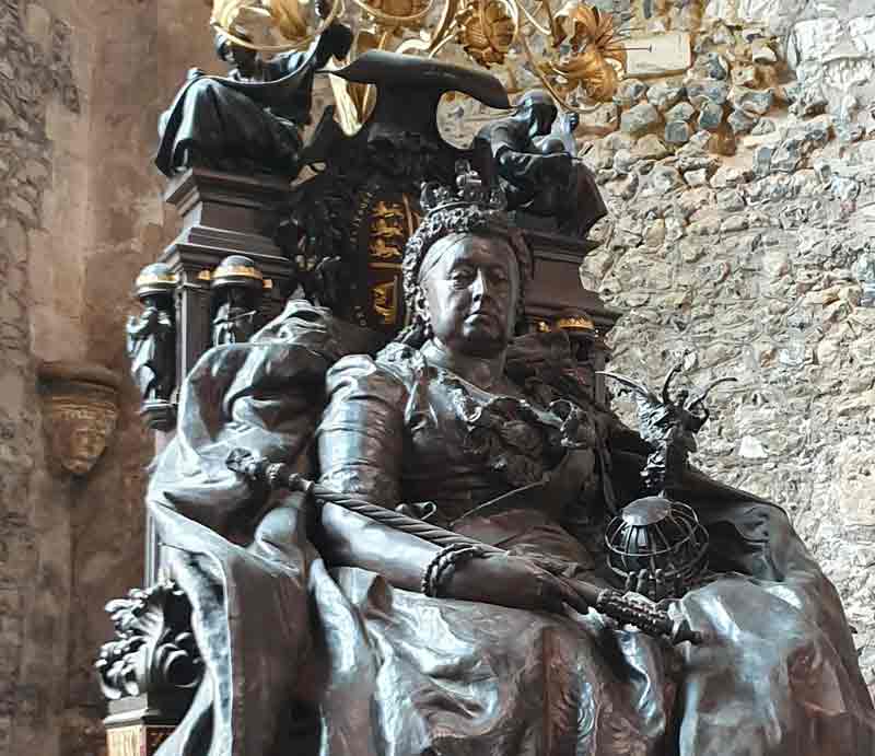 Bronze effigy of the Queen.